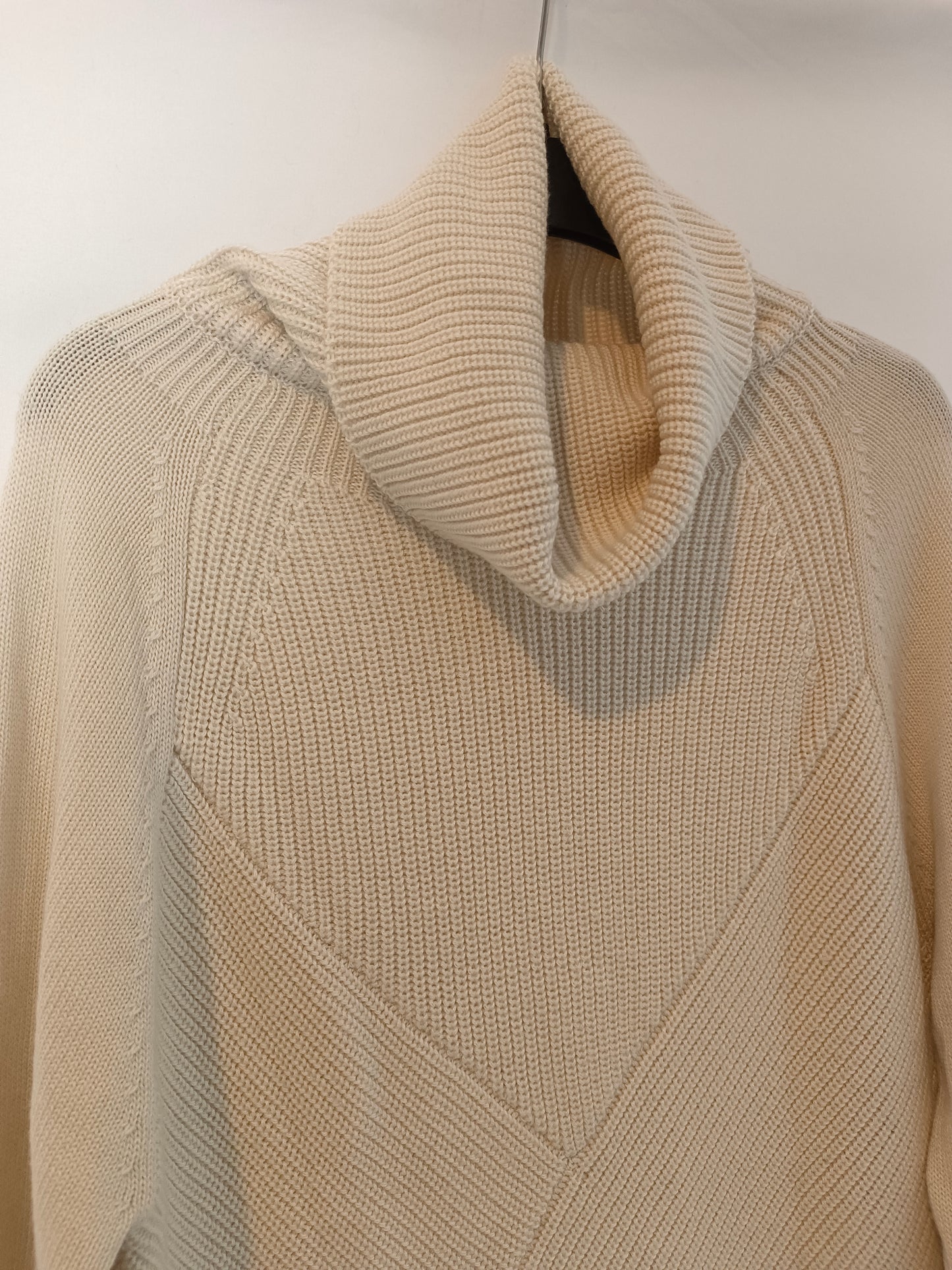 KILT. Jersey beige cuello alto T.40(s)