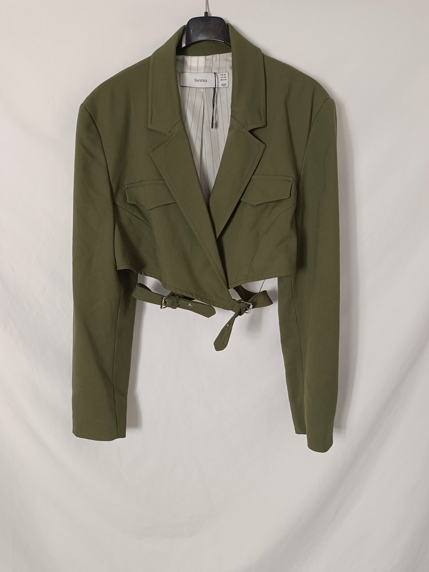 BERSHKA. Blazer verde corta T.xl