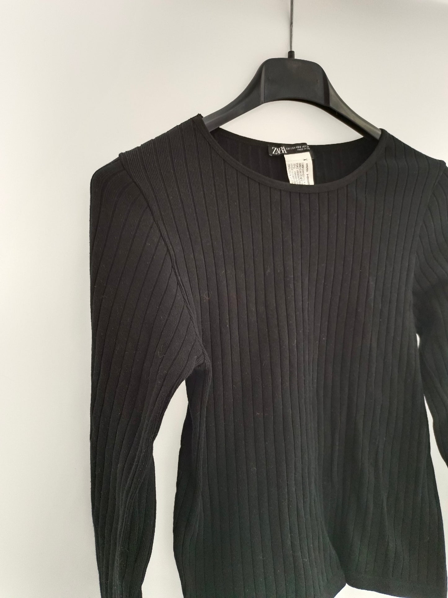 ZARA. Top negro canalé T.xs/s