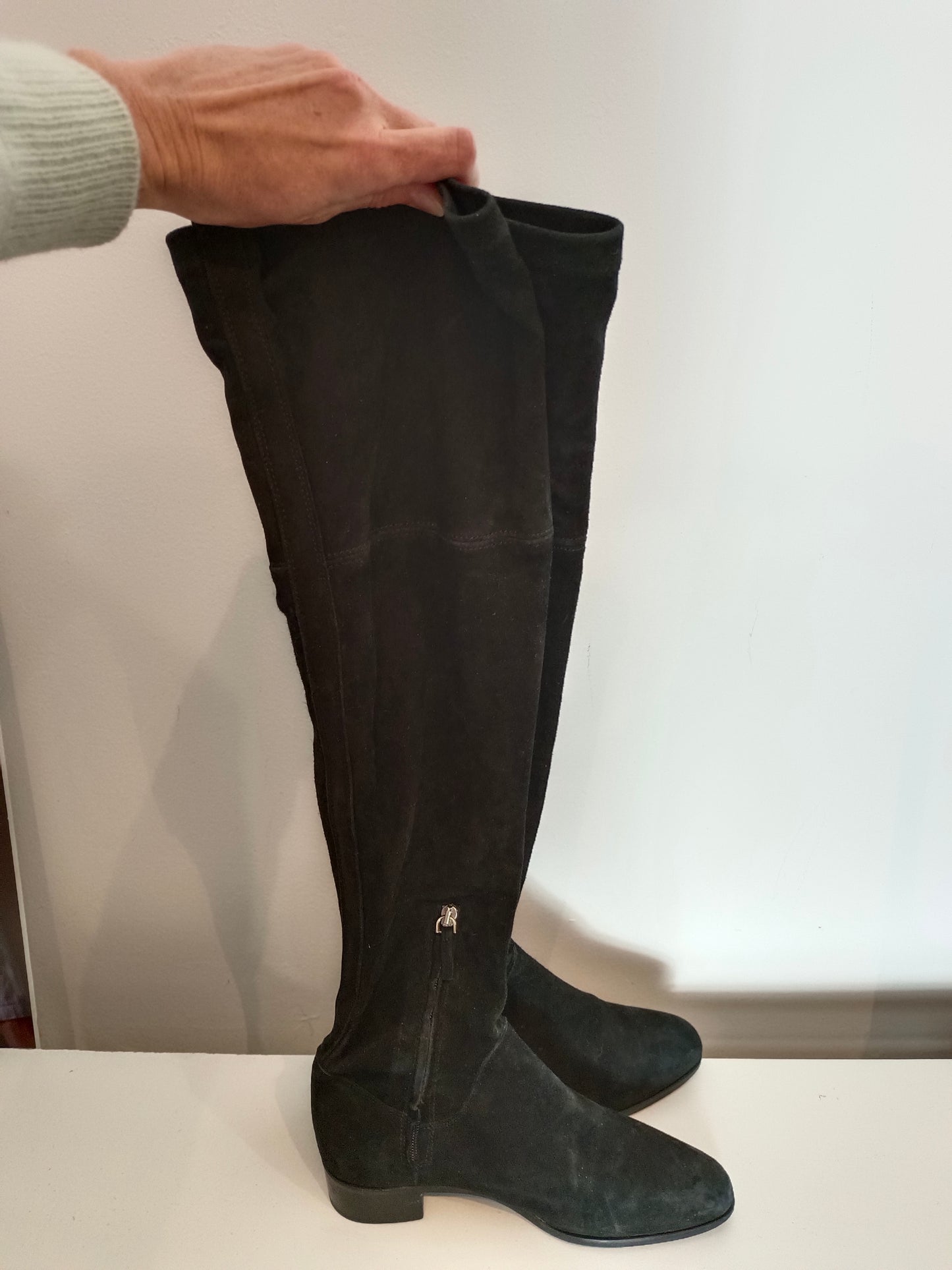 MASSIMO DUTTI. Botas negras altas piel T.38 (TARA)