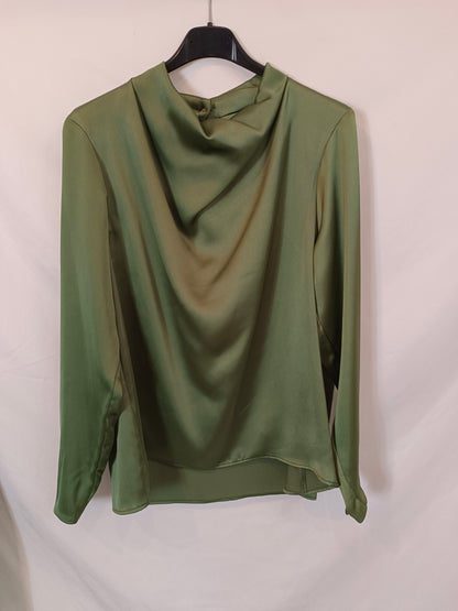 ZARA. Total look verde satinado T.s