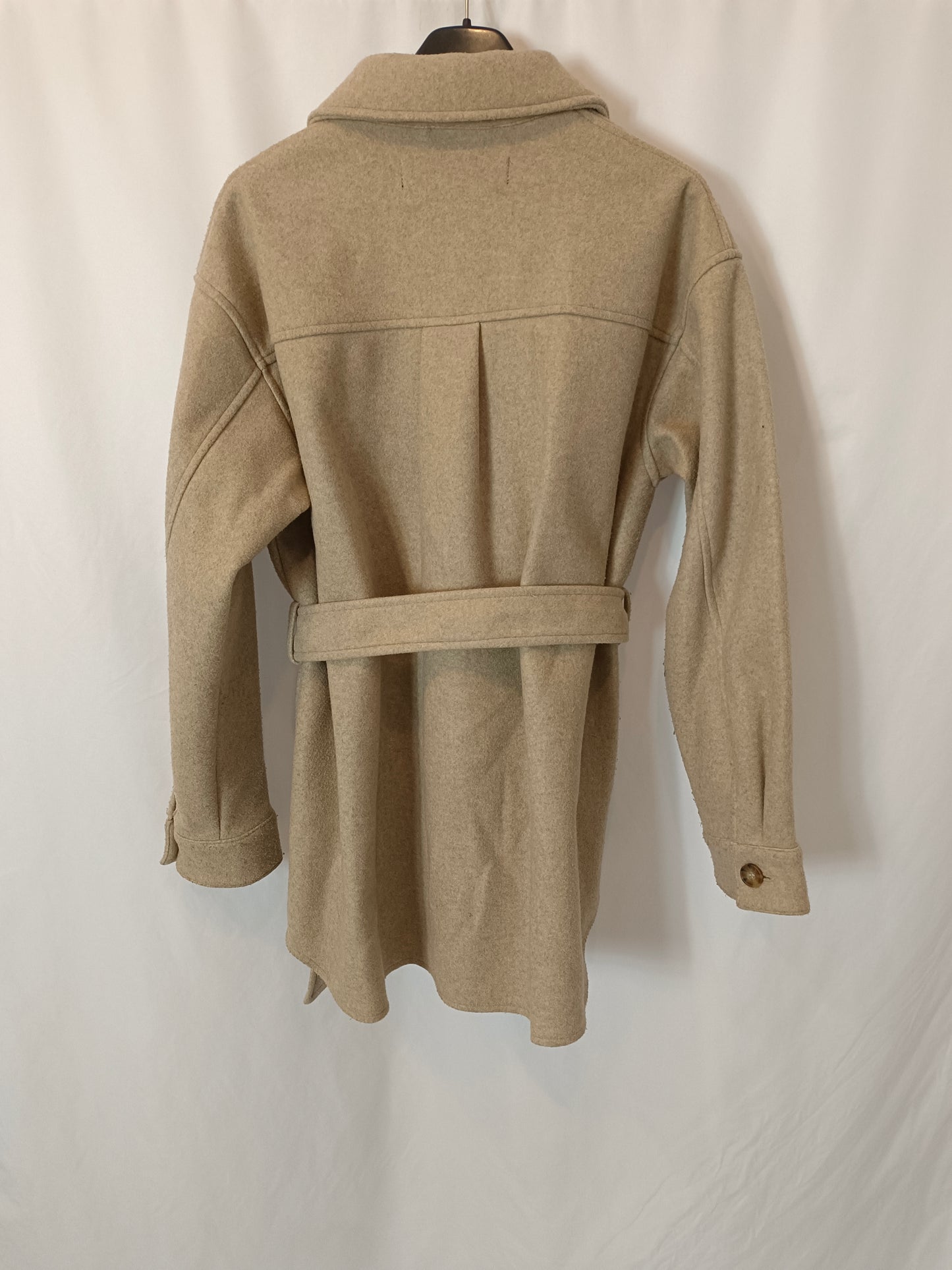 ZARA. Sobrecamisa beige cinturón T.xs