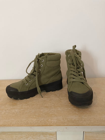 MANGO. Botas verdes cordones T.33