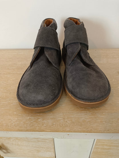 ELI. Bota gris antelina T.33