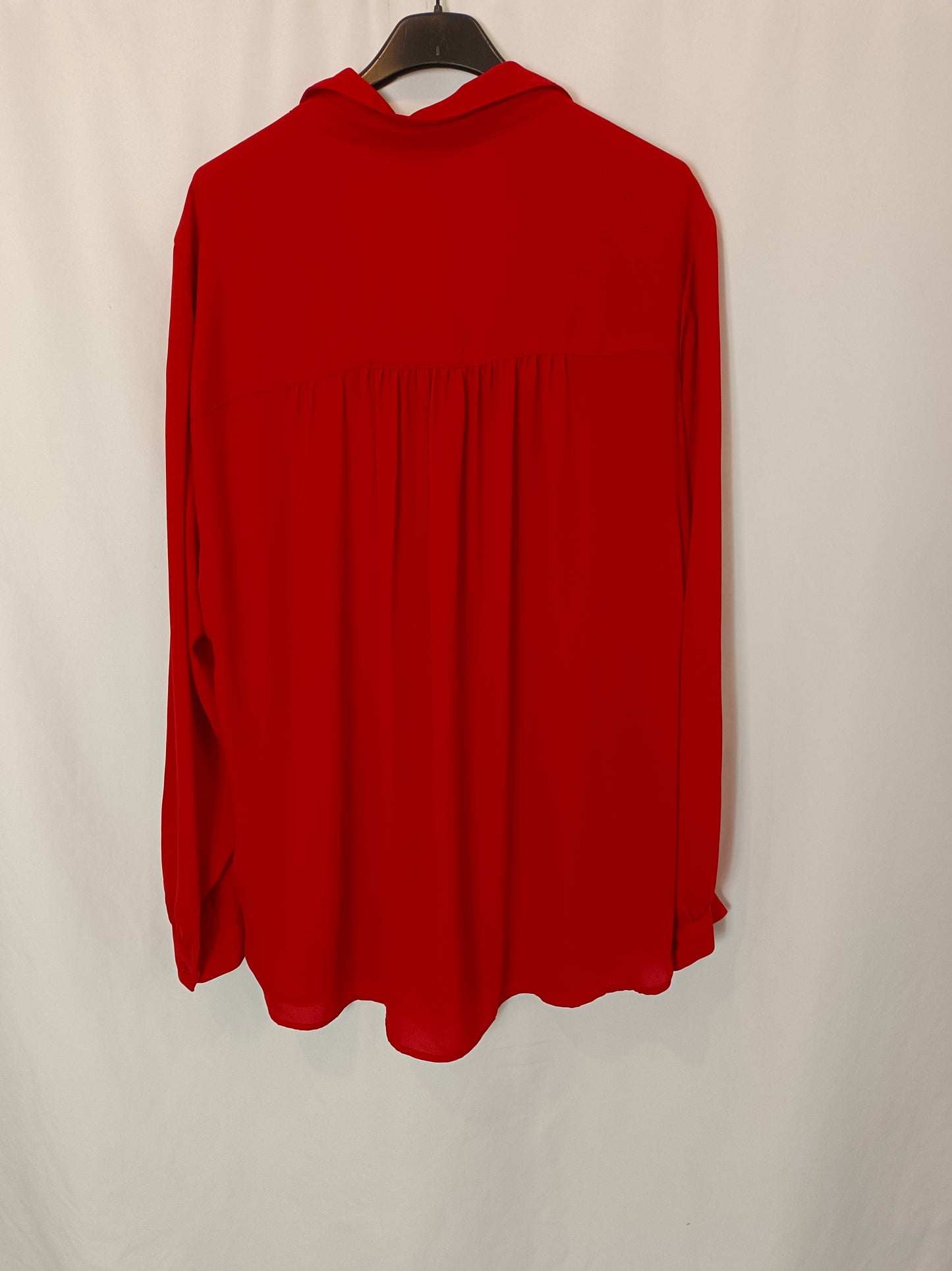 H&M. Blusa fluida roja T.xl