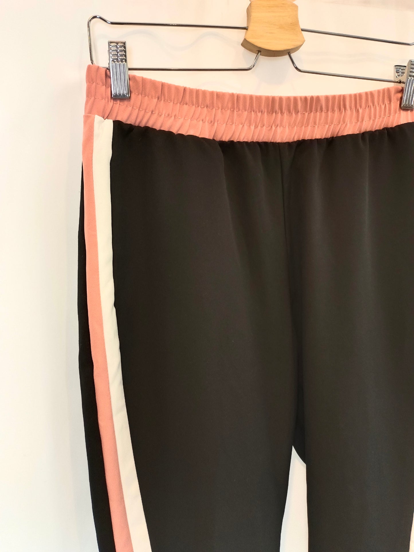 ZARA. Pantalón fluido joggers T.m