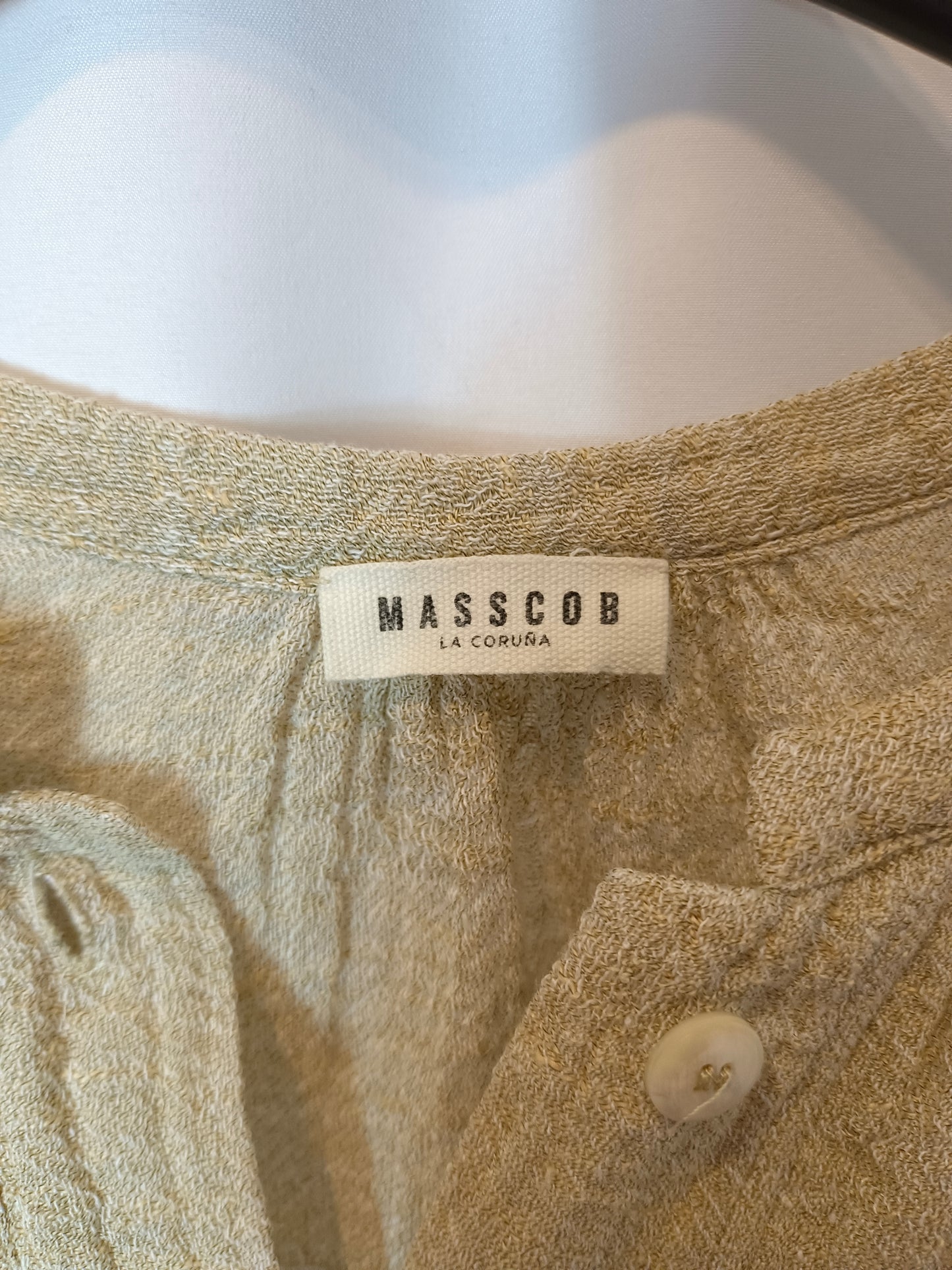 MASSCOB. Blusa beige textura. TXS