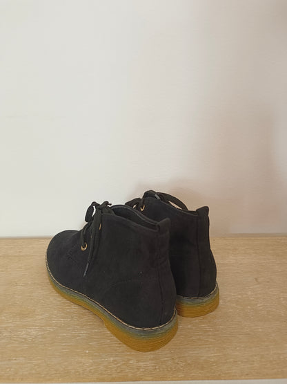 OTRAS. Botas antelina negras T.36