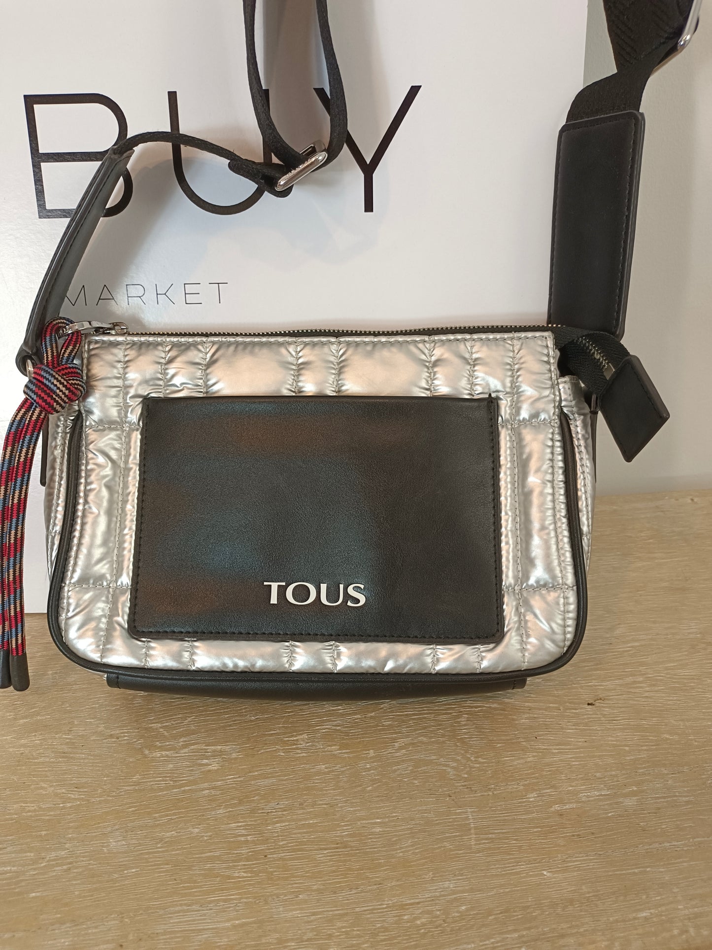 TOUS. Bolso plateado naylon (TARA)