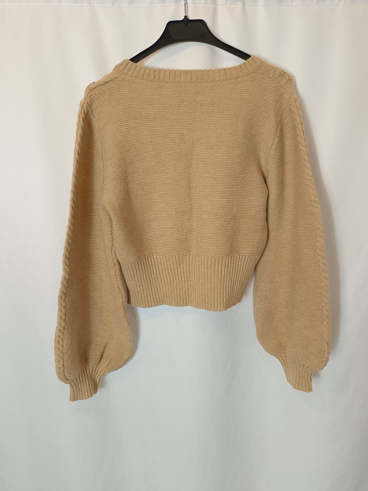 SHEIN. Jersey beige crop ochos. T M