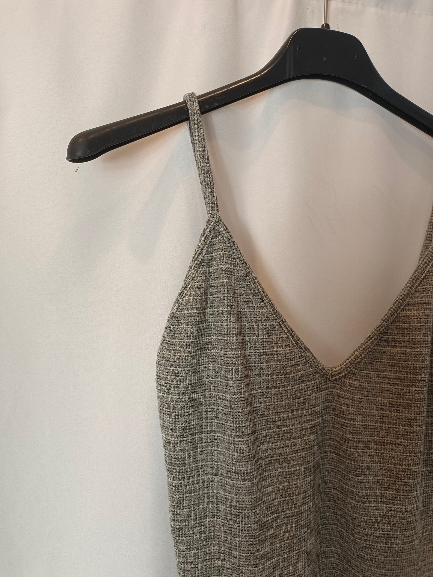 BRANDY MELVILLE.  croptop gris canalé T.S