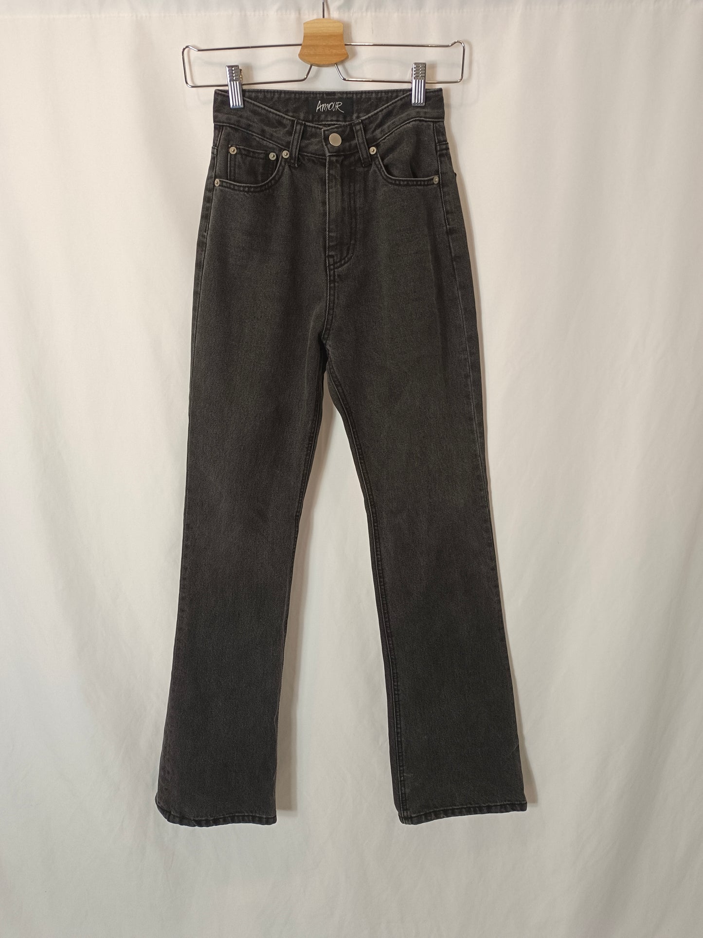 AMOUR. Pantalón negro denim T.xs