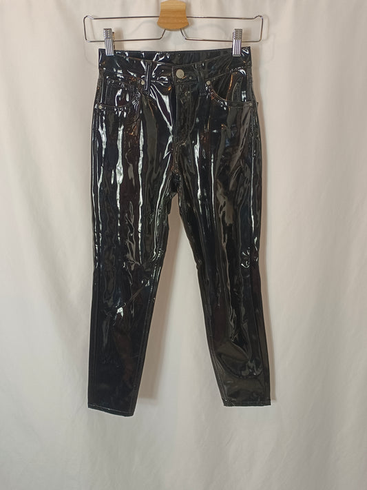 TOPSHOP. Pantalón negro vinilo  T.34