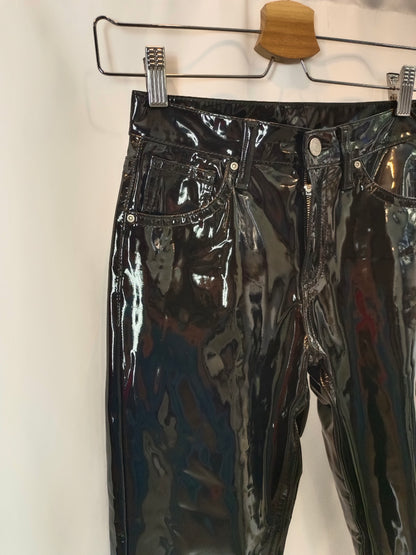 TOPSHOP. Pantalón negro vinilo  T.34