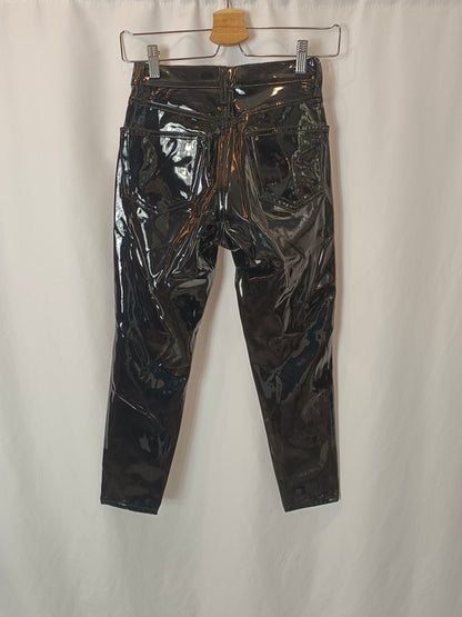 TOPSHOP. Pantalón negro vinilo  T.34