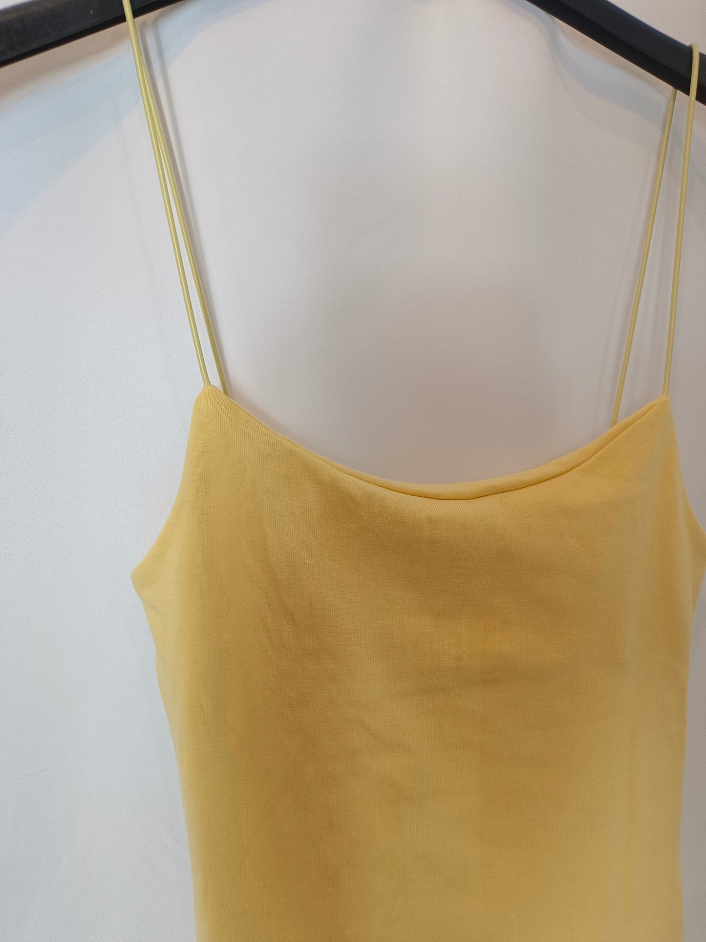 ZARA. Vestido amarillo entallado  T.s