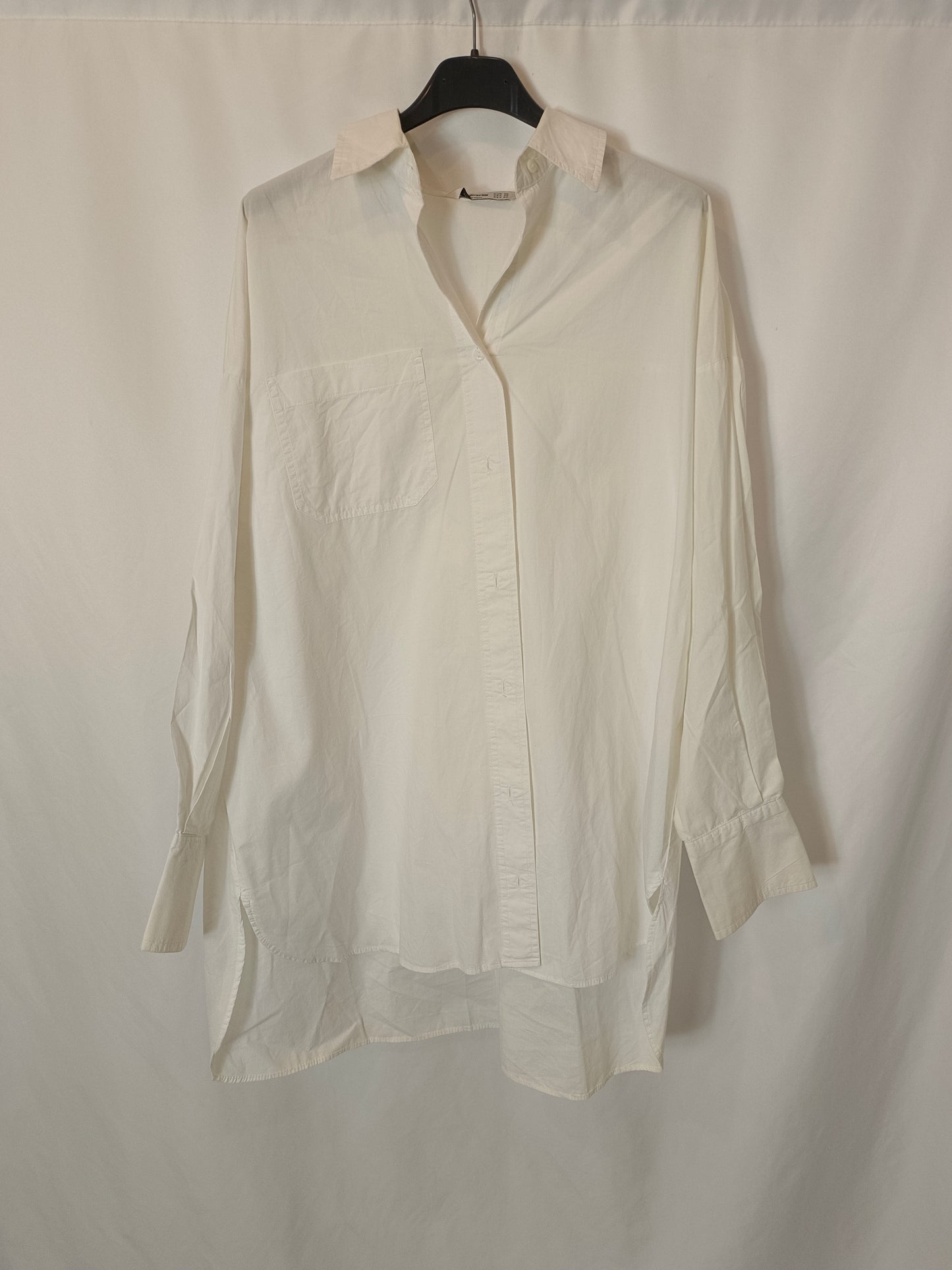 STRADIVARIUS. camisa/vestido blanco oversized T.Xs