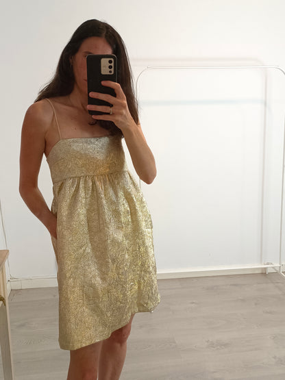 OYSHO. Vestido corto dorado T.s