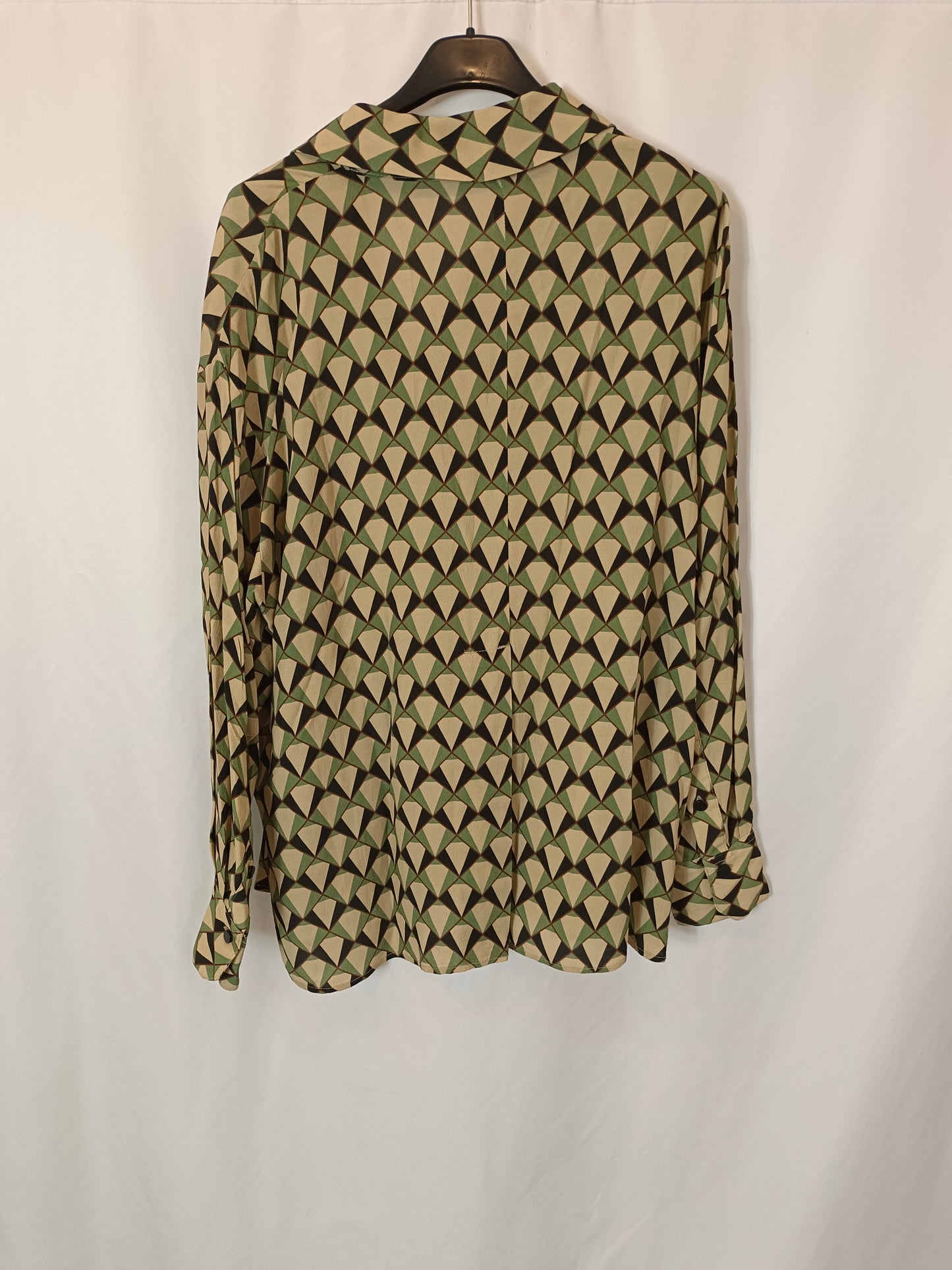 MANGO. Blusa rombos beige y verde t.m