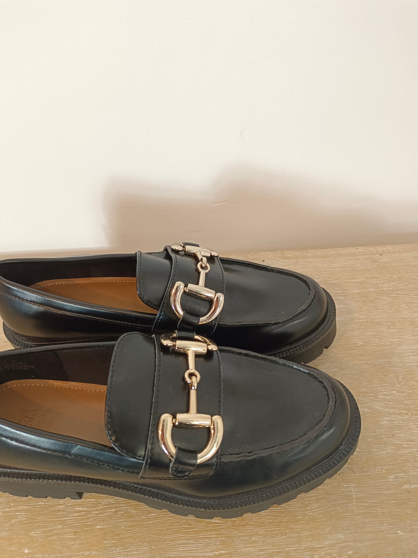 H&M. Mocasines negros detalles T.38