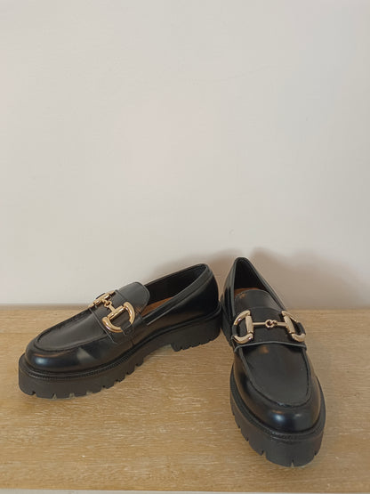 H&M. Mocasines negros detalles T.38