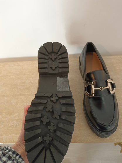 H&M. Mocasines negros detalles T.38