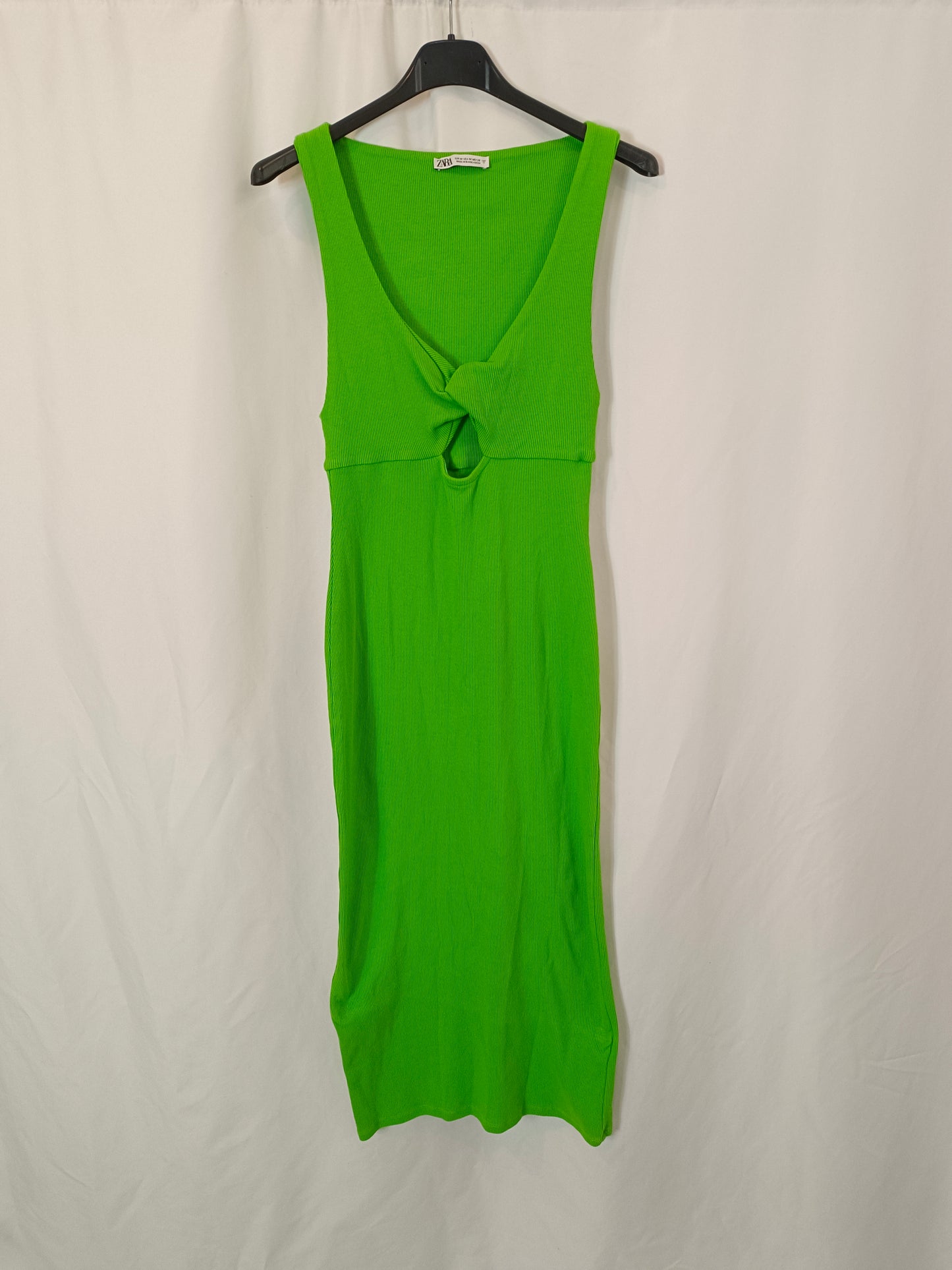 ZARA. Vestido midi canalé verde T.m