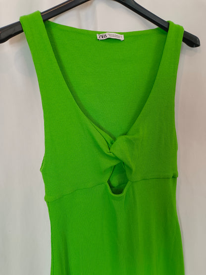 ZARA. Vestido midi canalé verde T.m