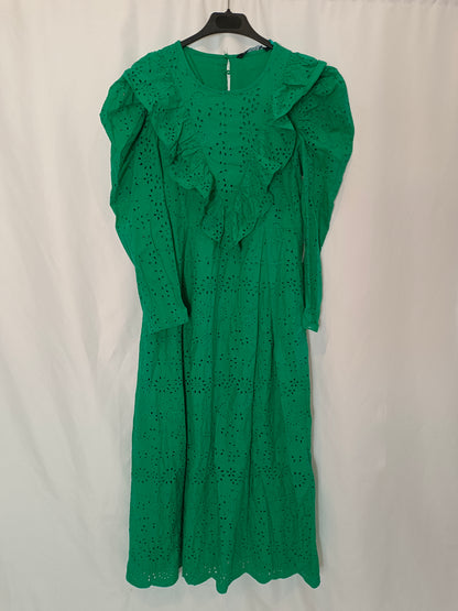 ZARA. Vestido largo verde troquelado  T.s