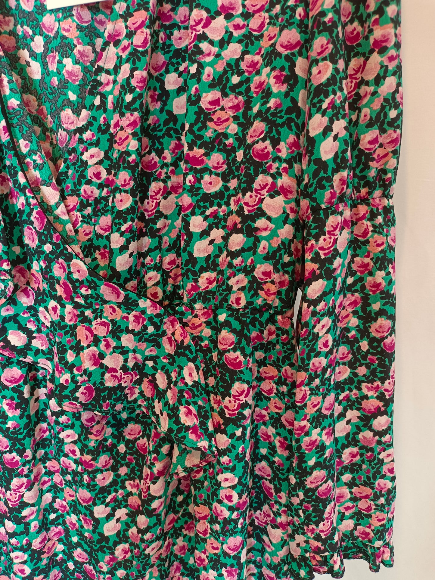 ZARA. vestido corto flores T.m