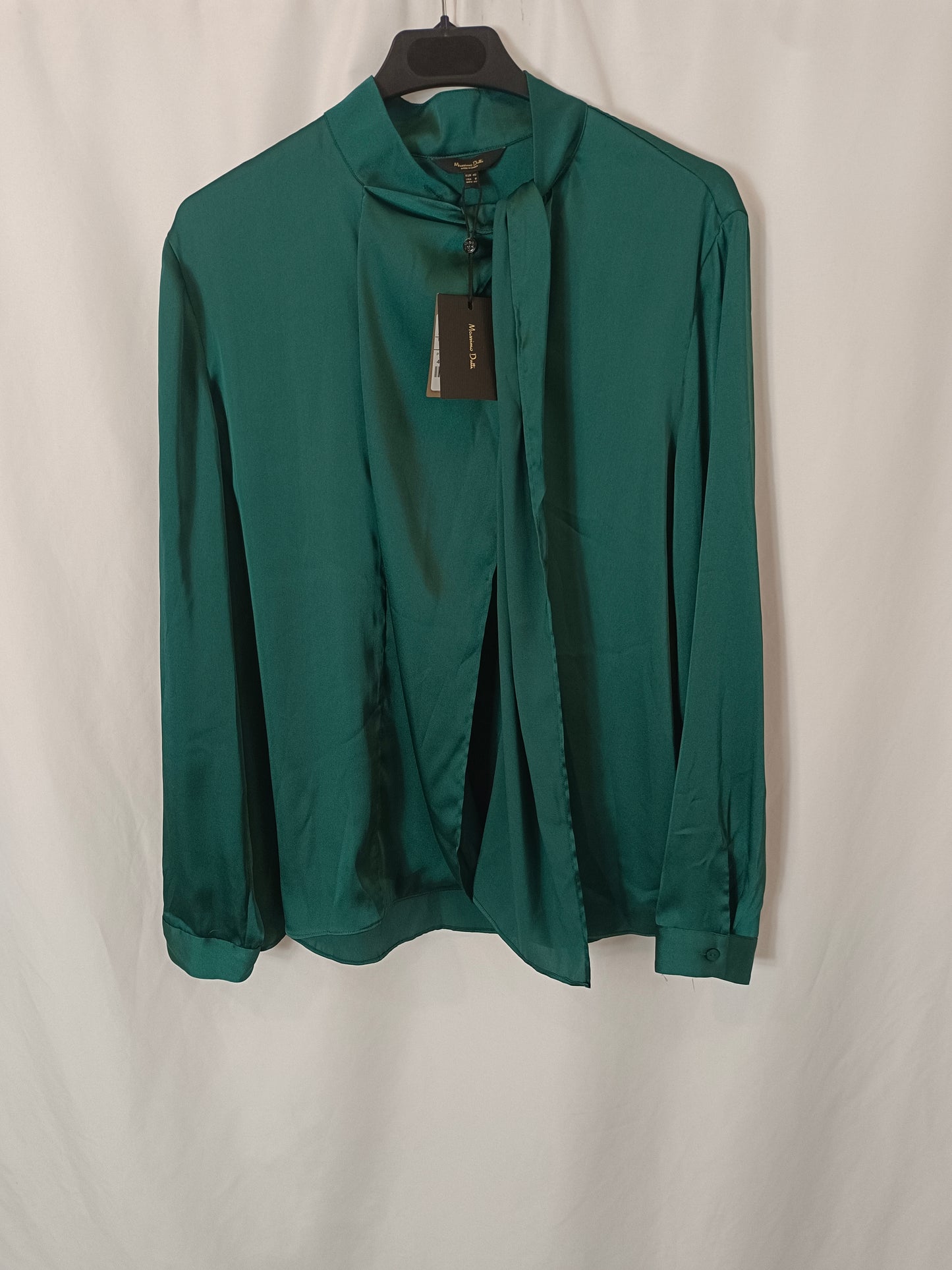 MASSIMO DUTTI. Blusa verde satinada T.40