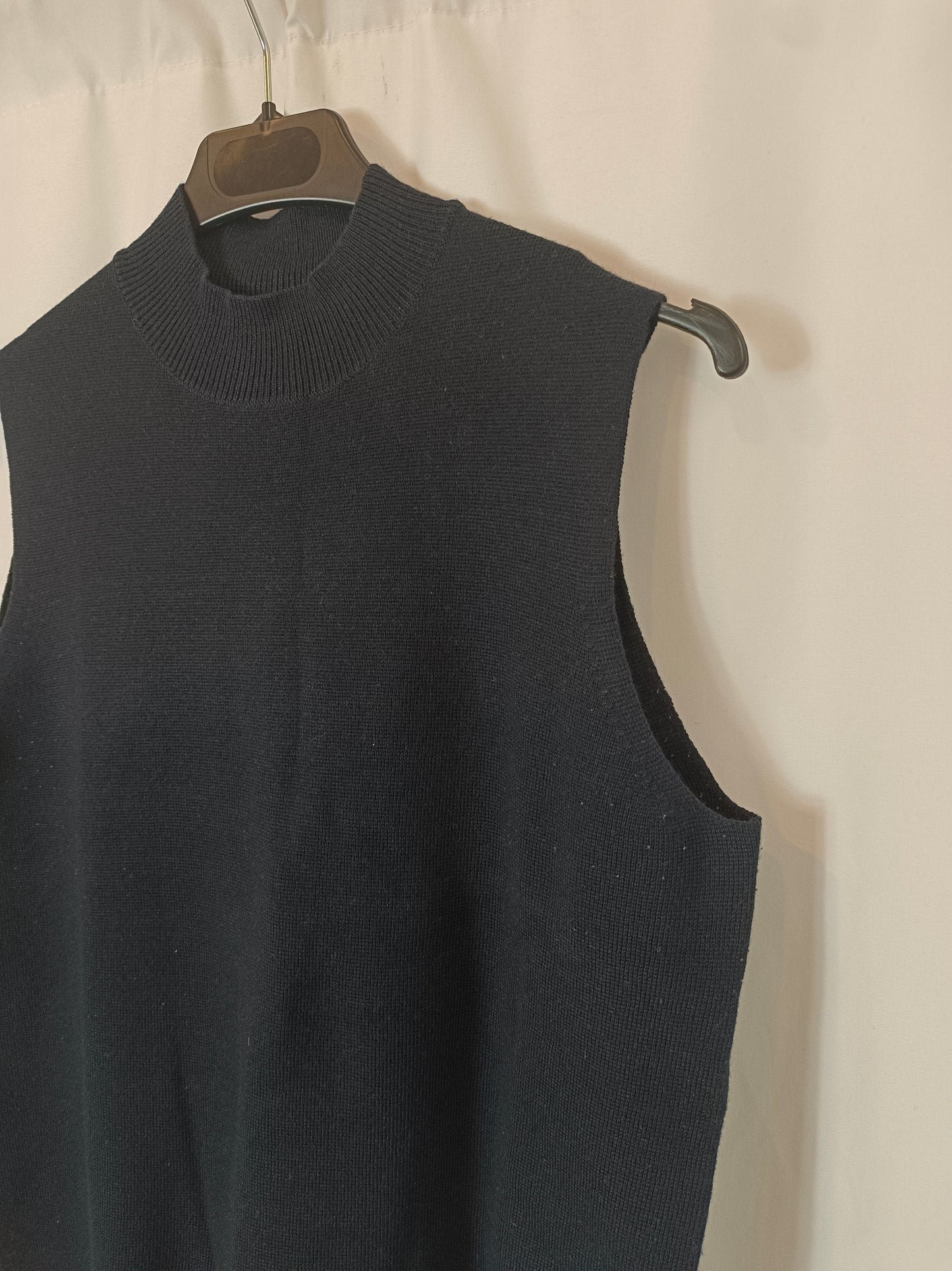 UNIQLO. Top azul cuello prekins T.l