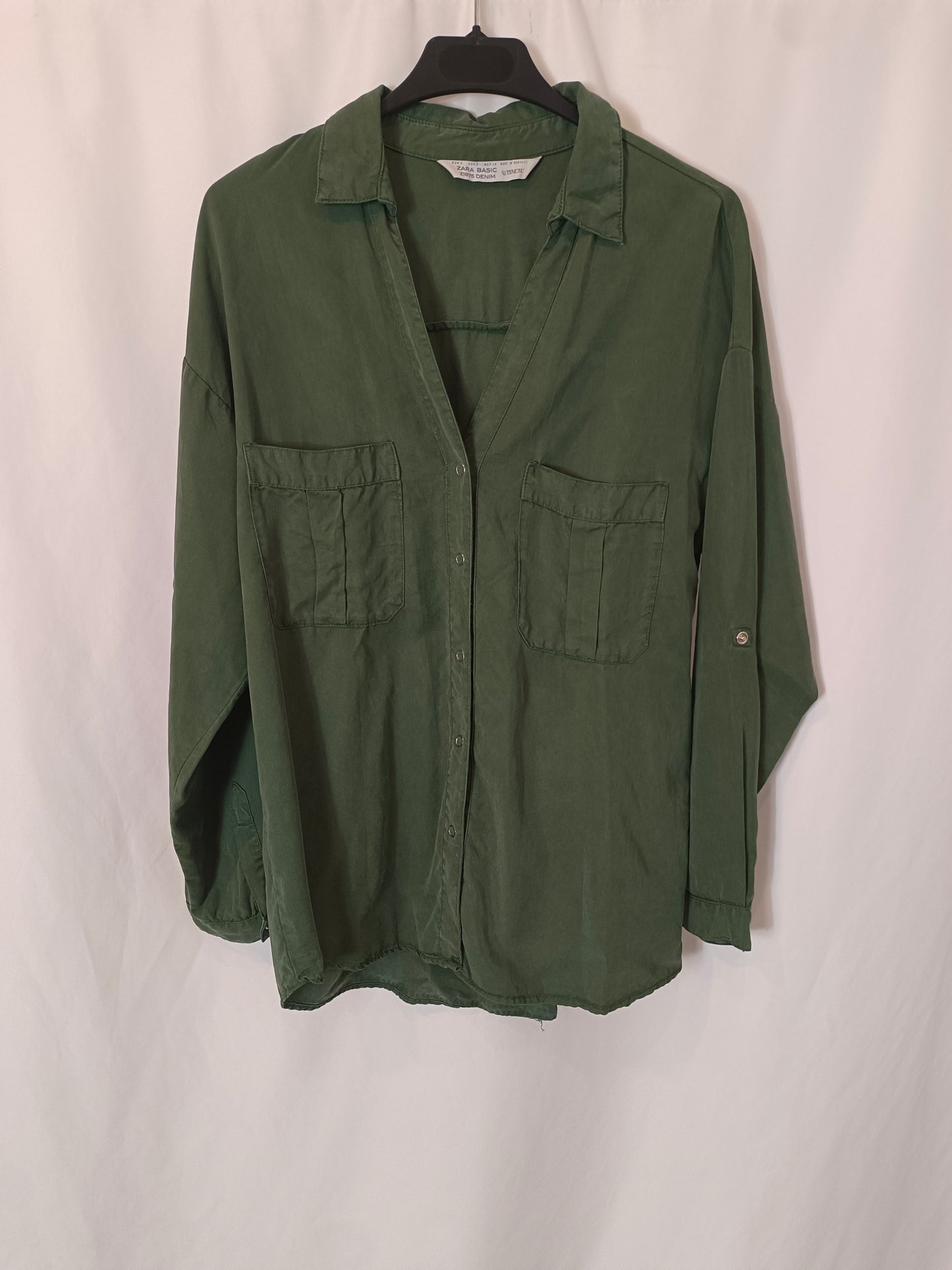 ZARA. Camisa verde fluida T.s