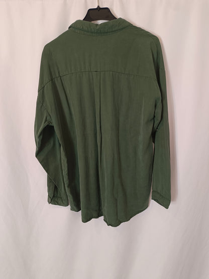 ZARA. Camisa verde fluida T.s