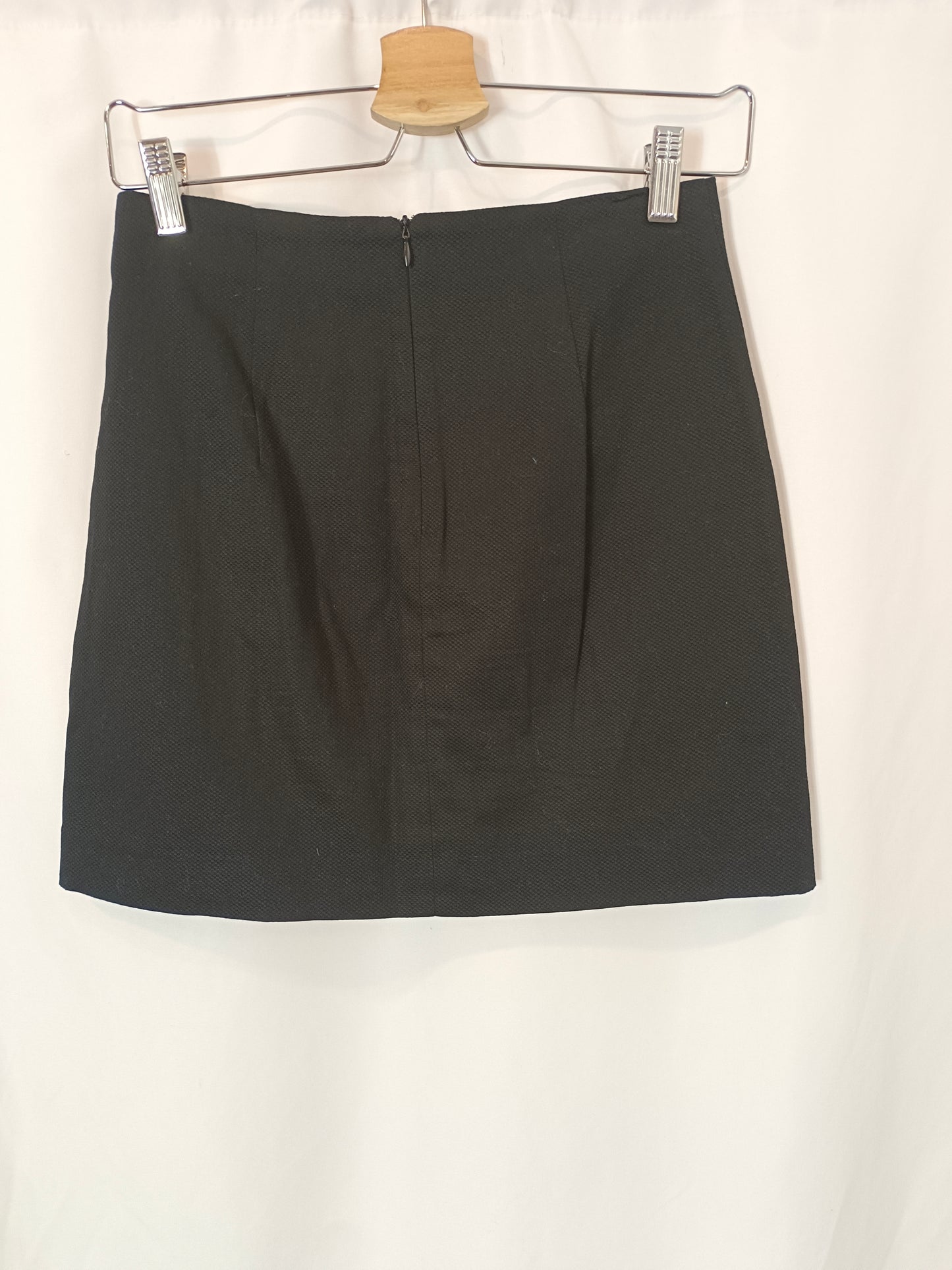 MANGO. falda negra textura T.XS