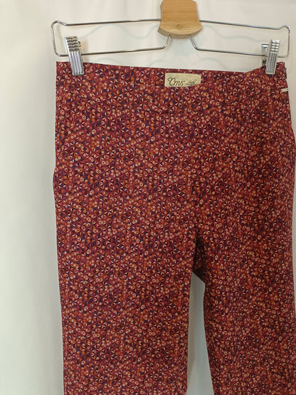 CMS. Pantalón burdeos estampado T.38