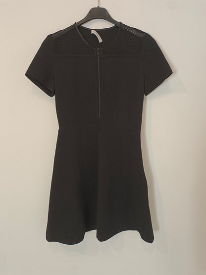 SANDRO. Vestido negro hombros T.u(s)