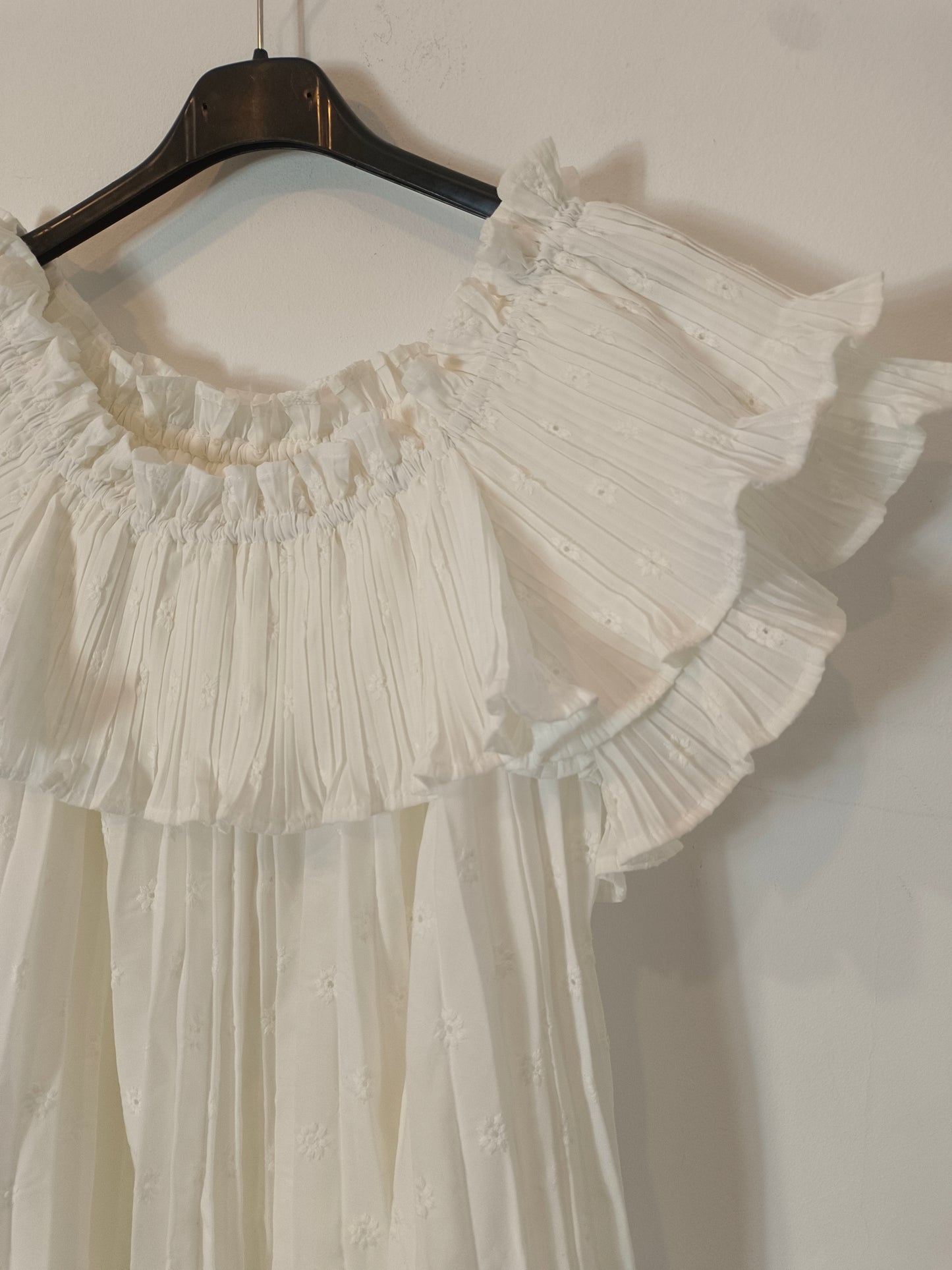 SEZANE. Vestido corto blanco plisado T.40