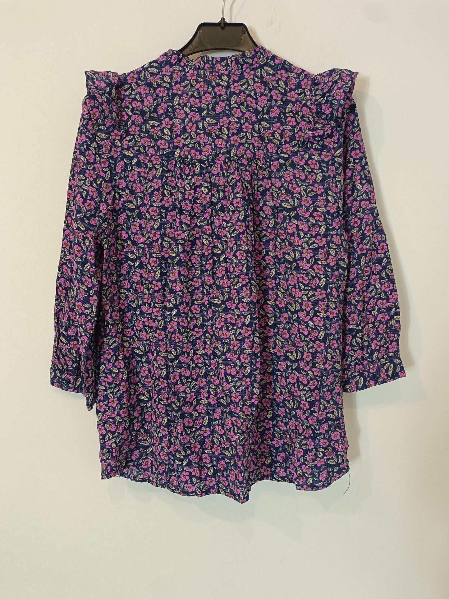 LOLLYS LAUNDRY. Blusa azul flores malva T.s