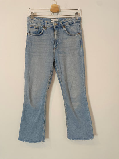 ZARA. Pantalón denim recto claro T.36