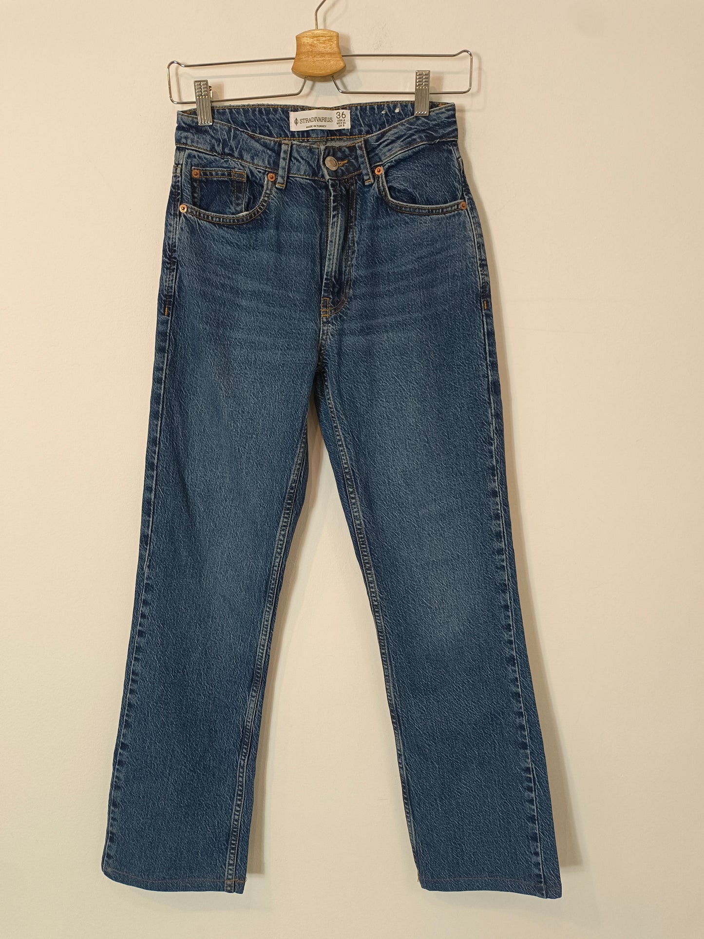 STRADIVARIUS. Pantalón denim recto T.36