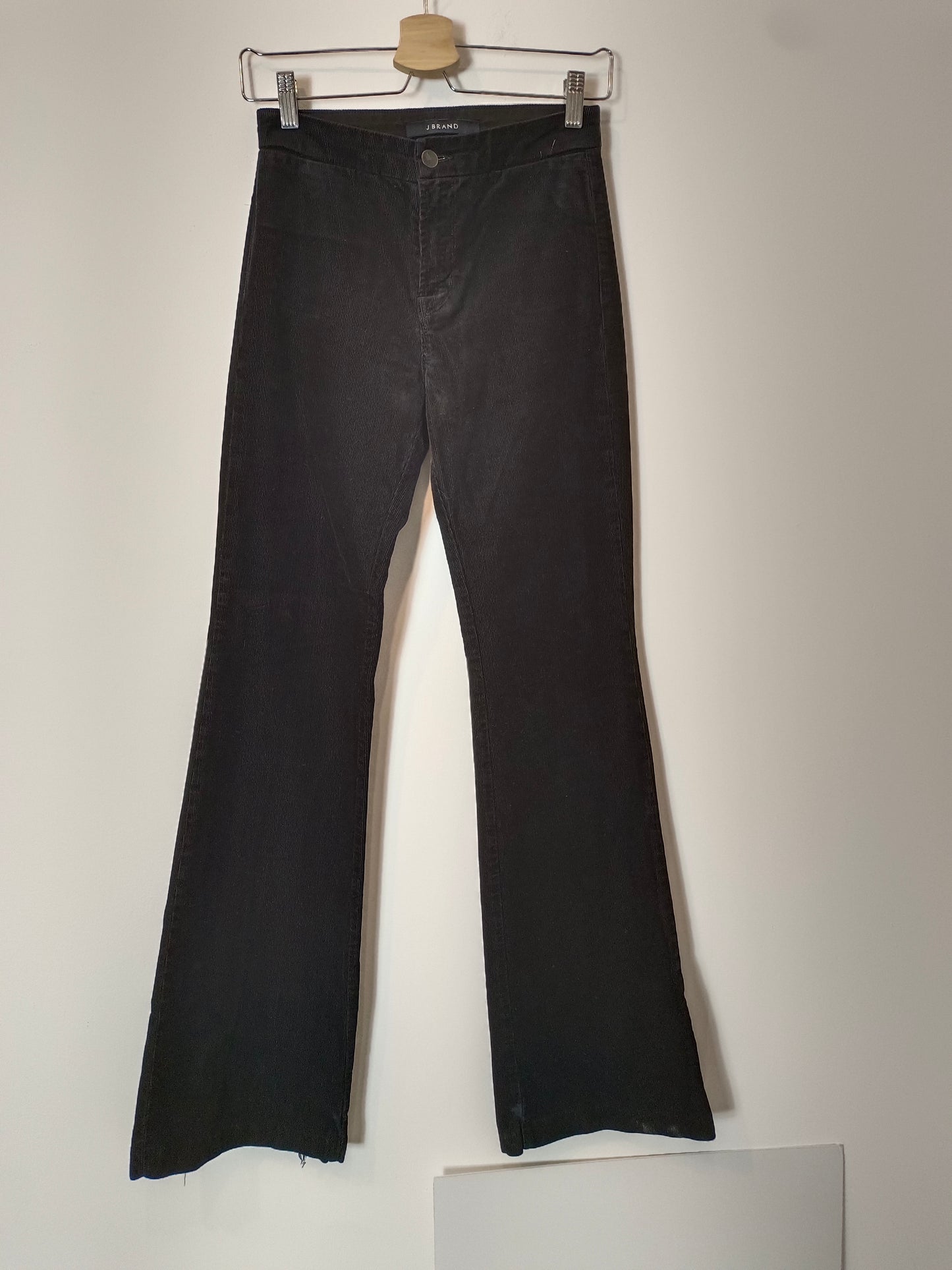 J BRAND. Pantalón pana negro  T.25(34)