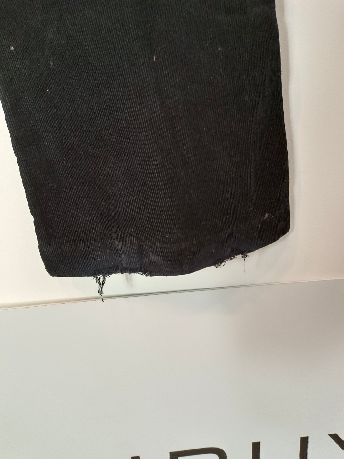 J BRAND. Pantalón pana negro  T.25(34)