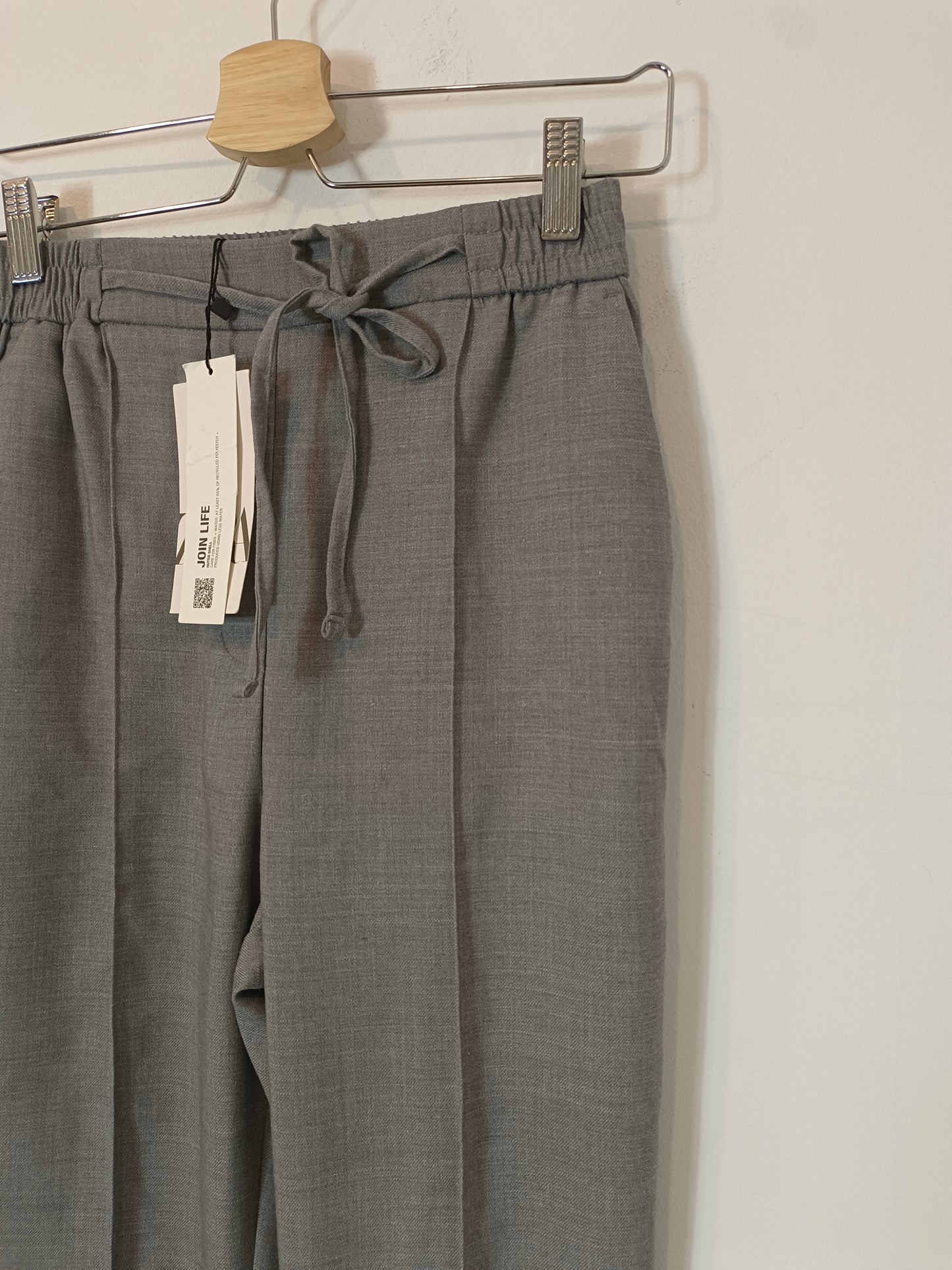 ZARA. Pantalón gris fluido  T.xs