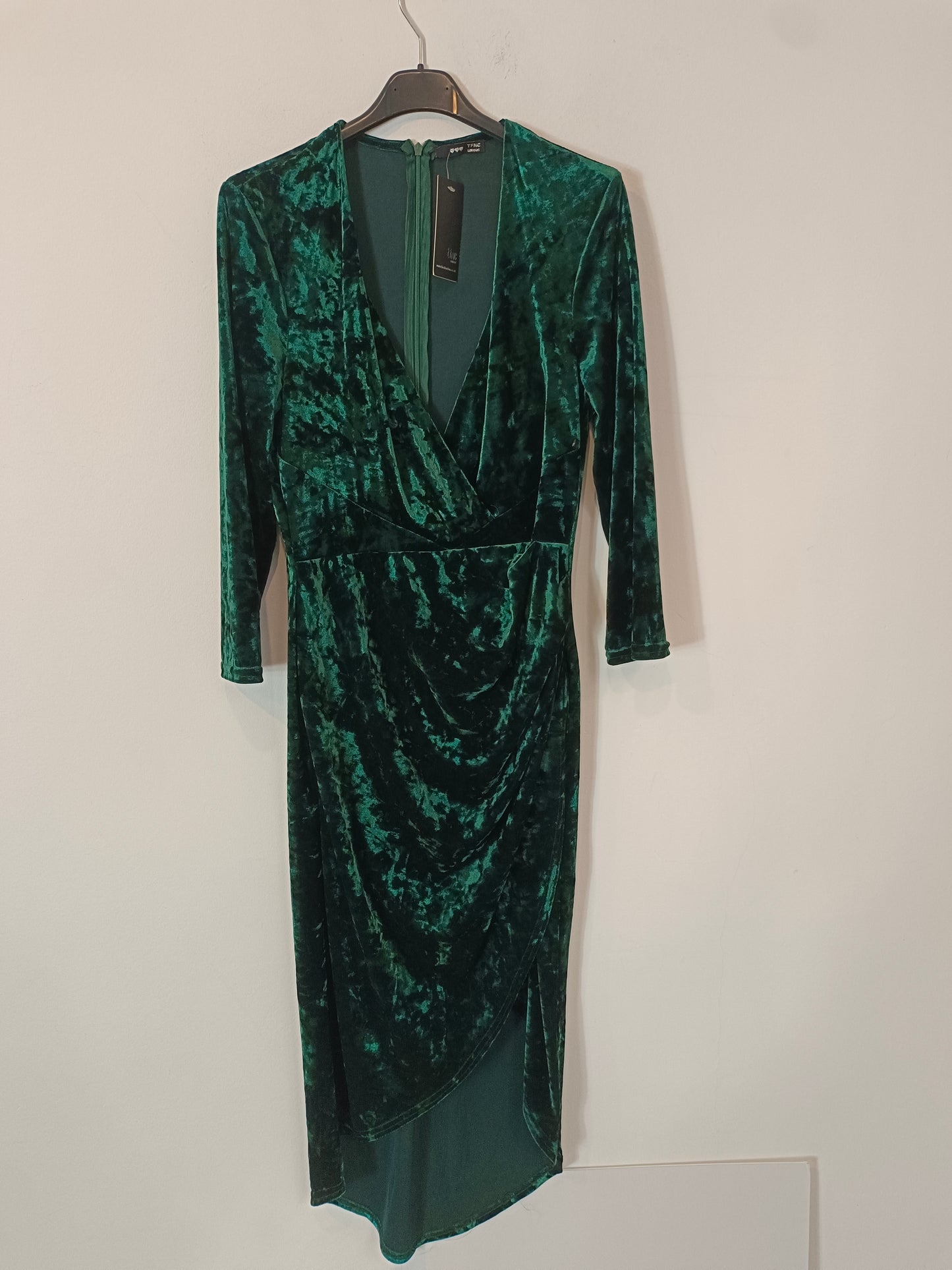 TFNC LONDON. Vestido midi verde terciopelo T.s