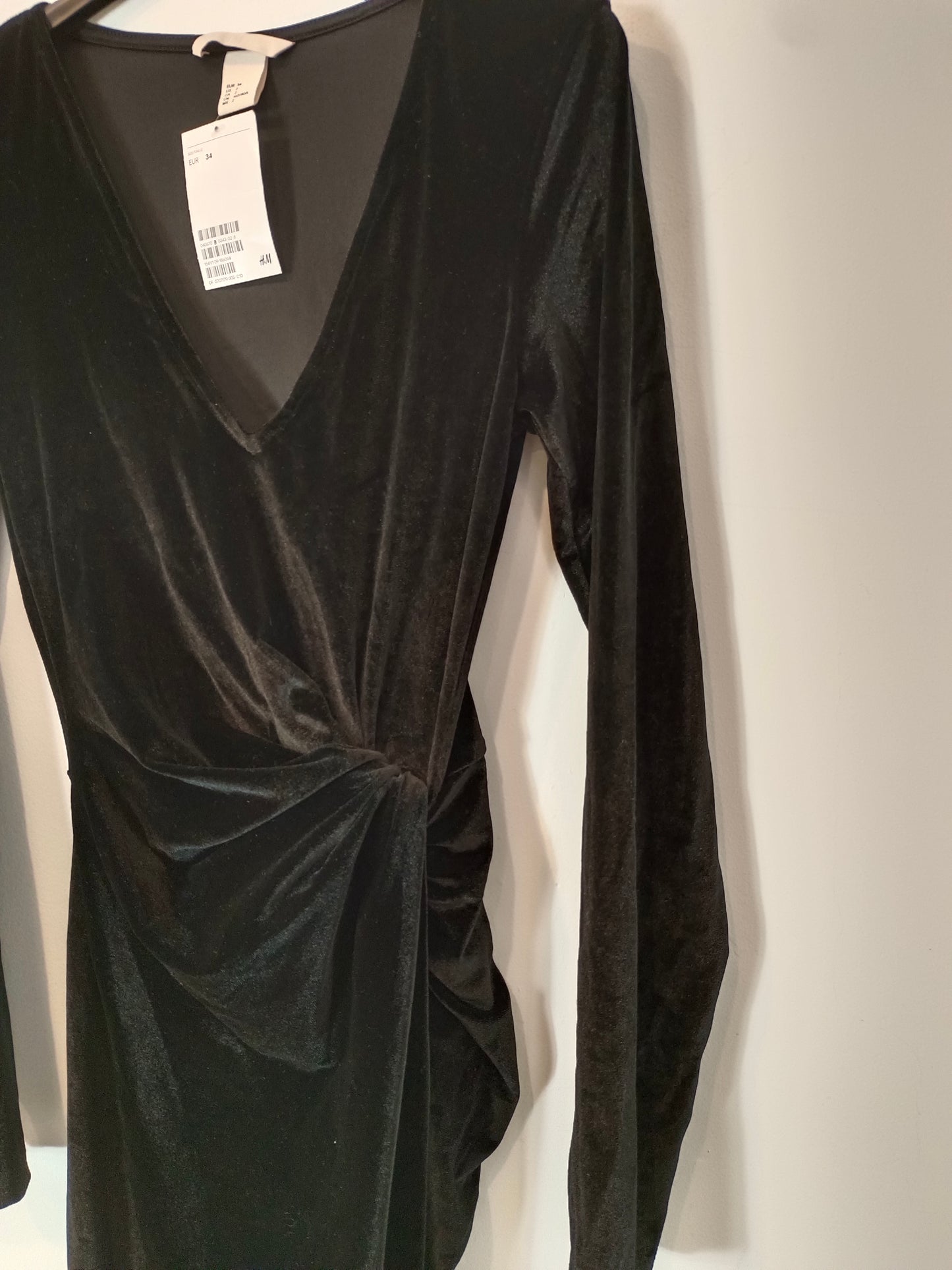 H&M. Vestido negro midi terciopelo  T.34