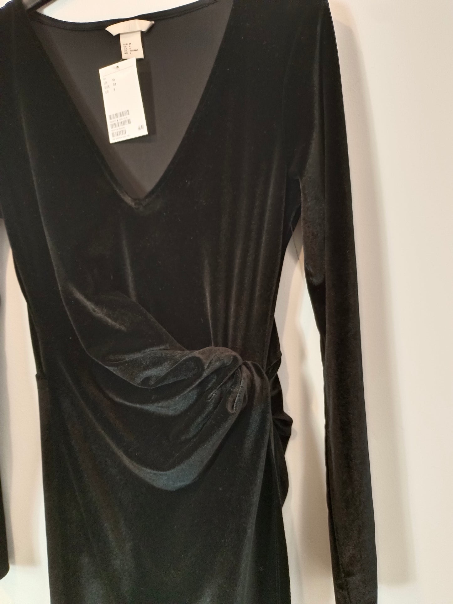 H&M. Vestido negro midi terciopelo  T.38