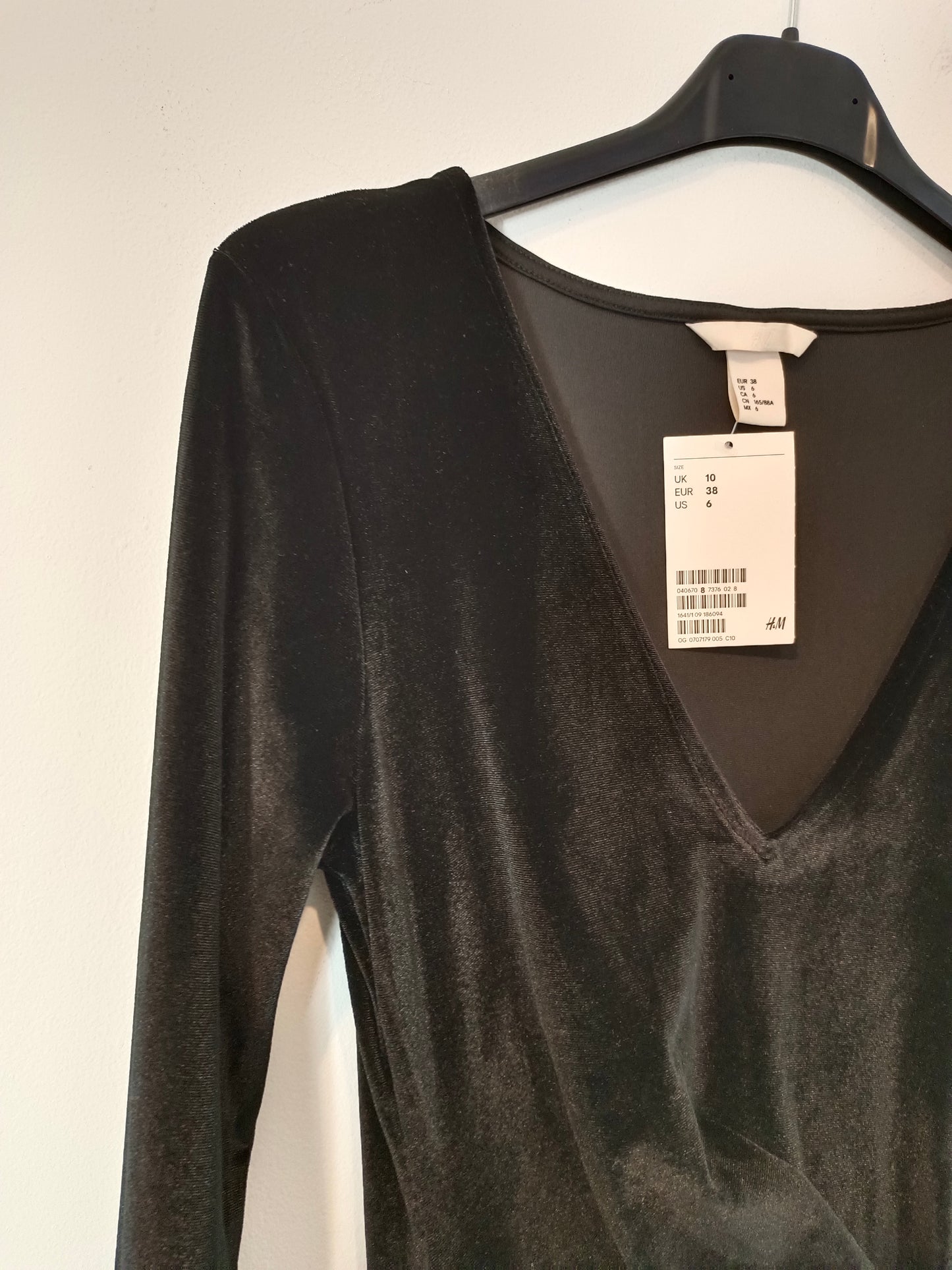 H&M. Vestido negro midi terciopelo  T.38