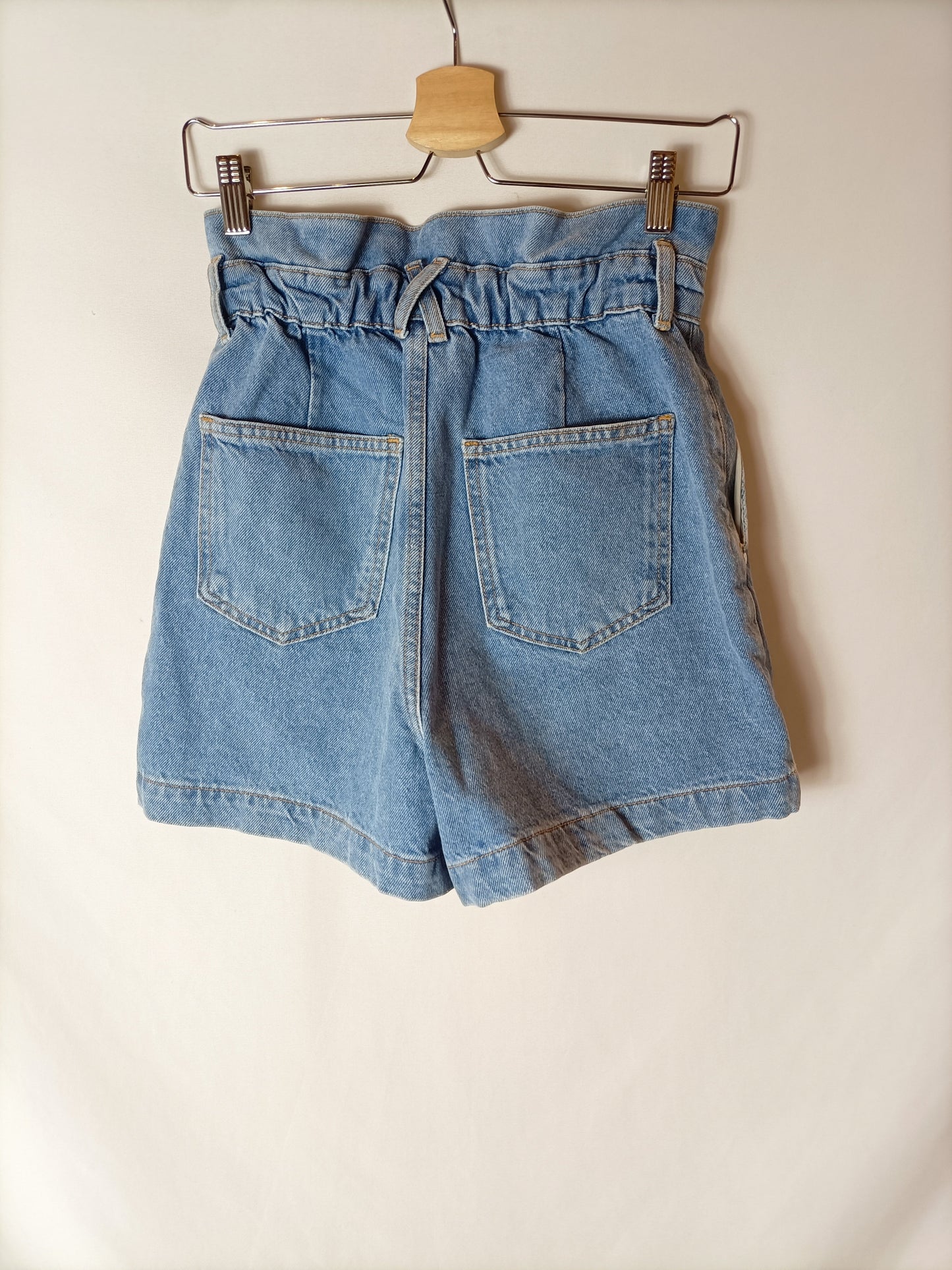 ZARA. Shorts denim slouchy T.36