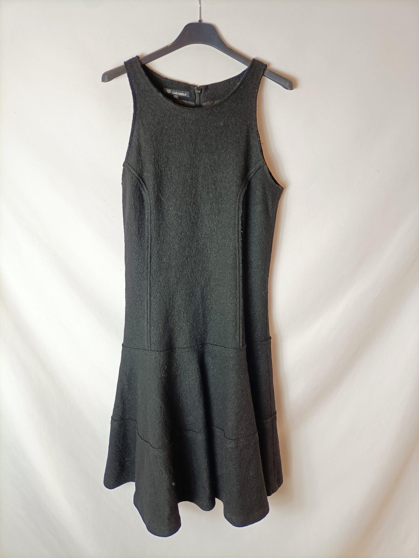 CARAMELO. Vestido negro textura T.38